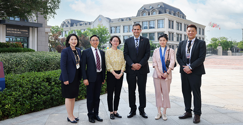 英國公使銜參贊訪校，共敘中英文化交流