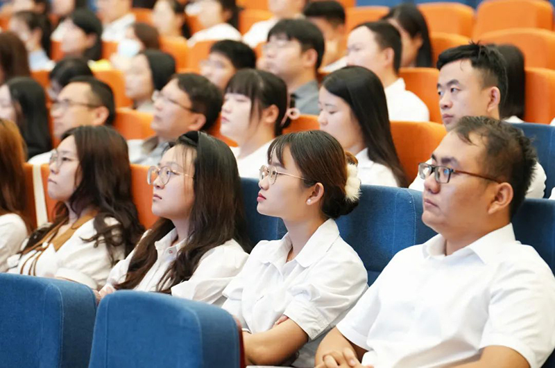 踔厲奮發(fā)，砥礪前行——新華高級(jí)中學(xué)2023-2024學(xué)年第二學(xué)期期末全體教職工大會(huì)
